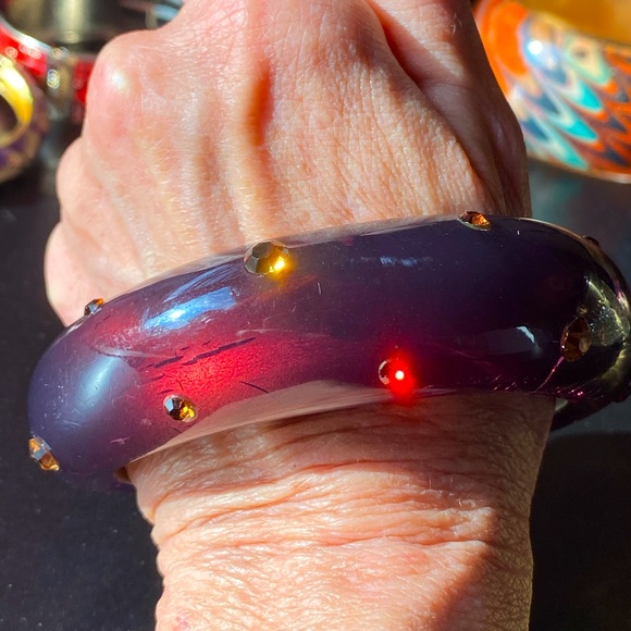 SALE 3/$20 Lucite Chunky bangle,purple crackle,reverse gold painted, rhinestones - Picture 8 of 14